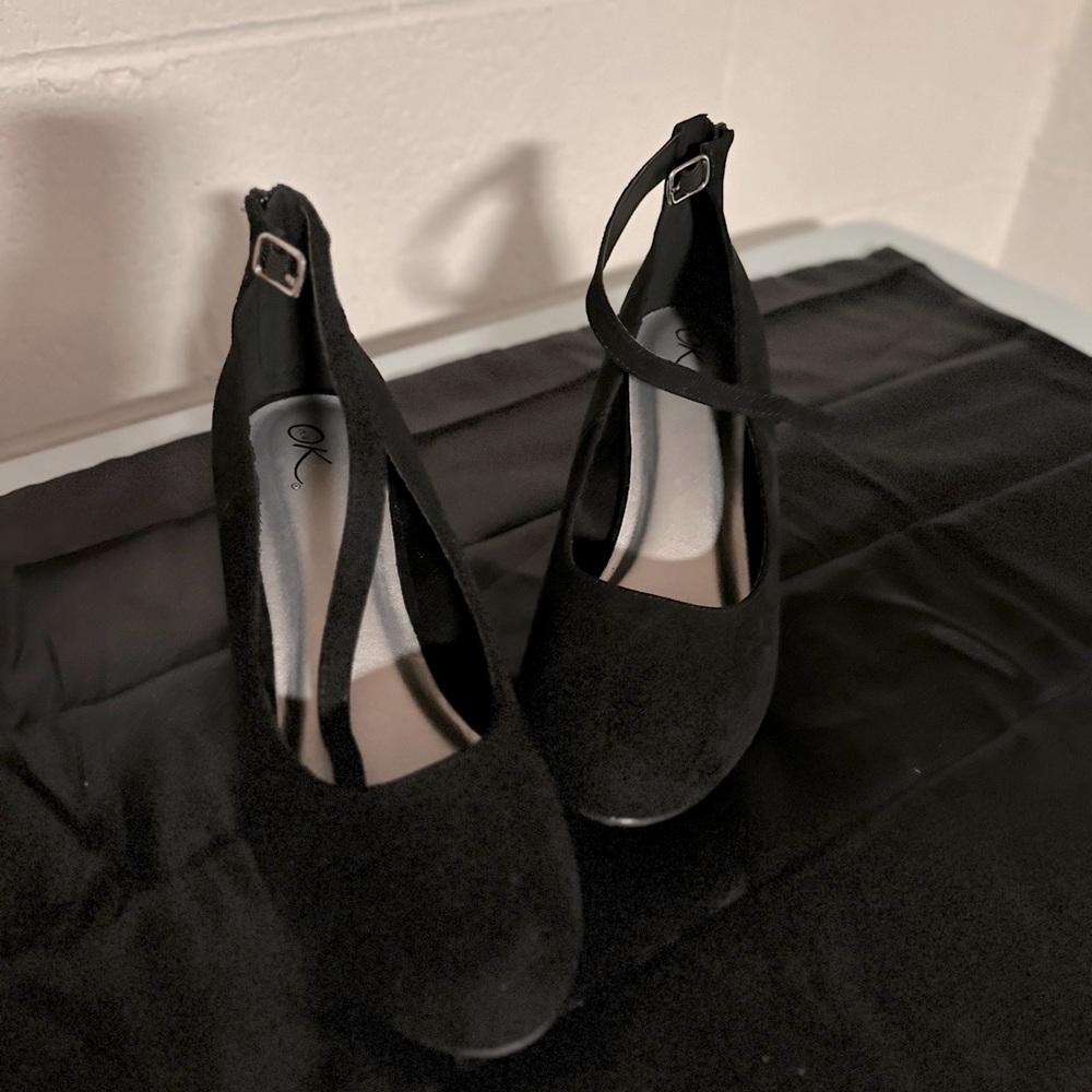 Sized 11 suede shoe